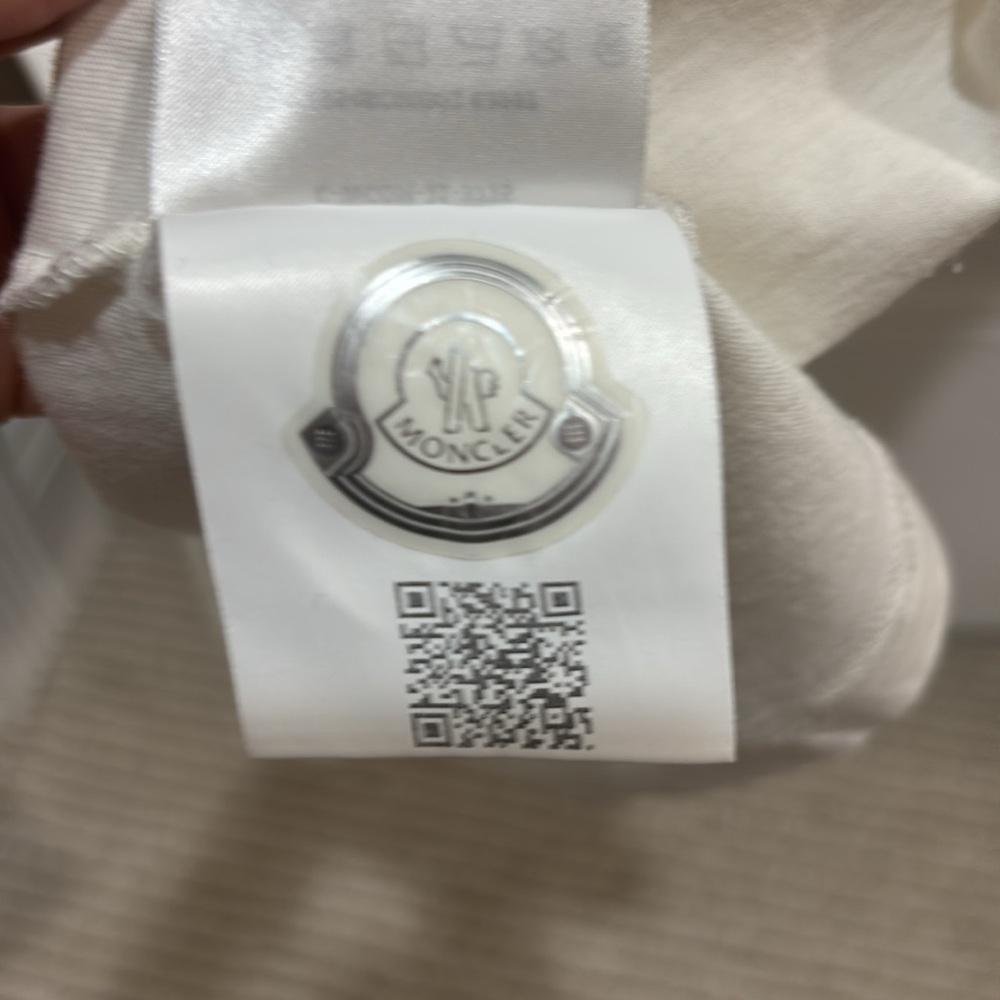 Boys Moncler Tshirt - Picture 4 of 5